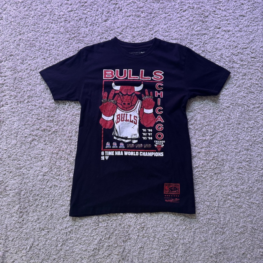 chicago bulls merch tee
